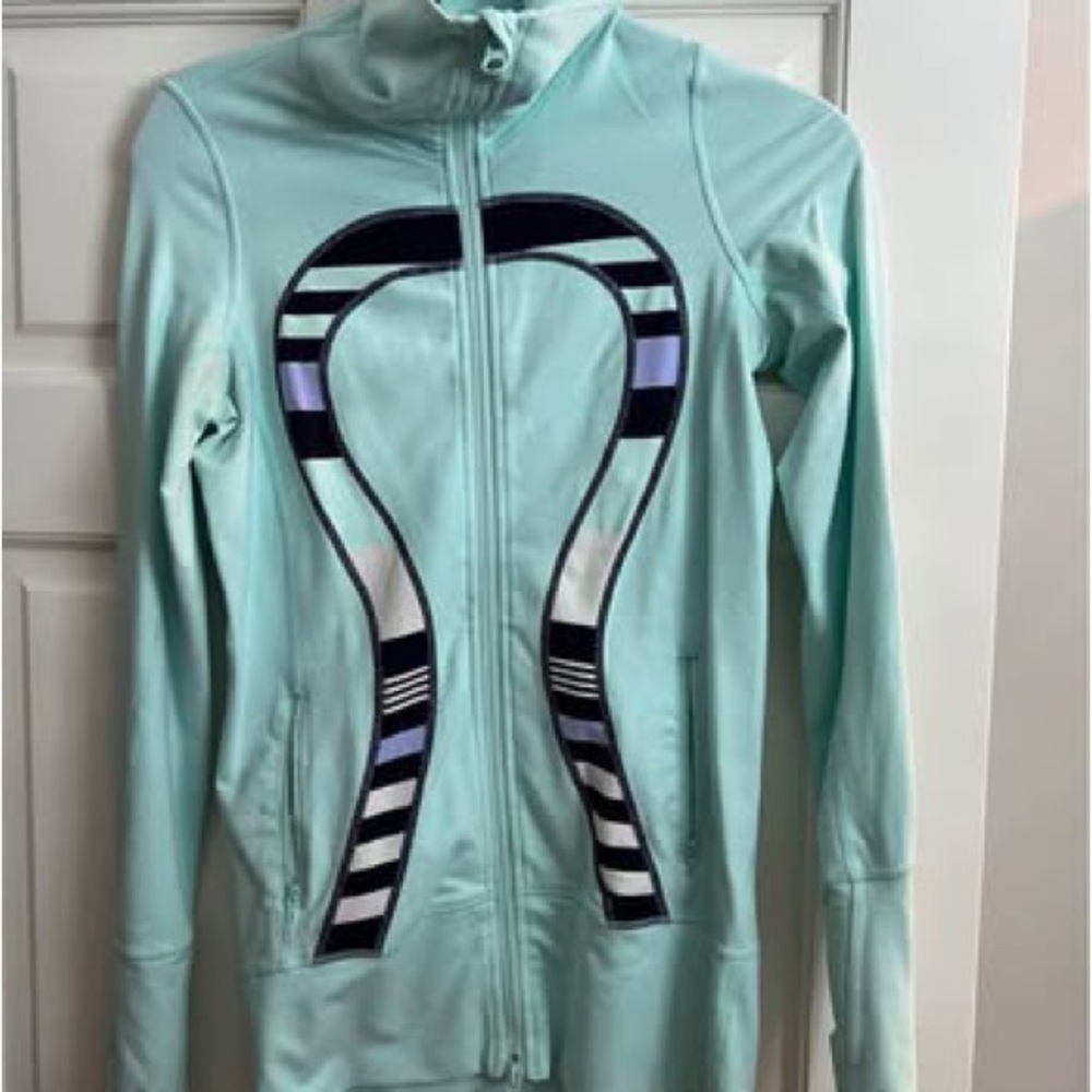 EUC Scuba Lululemon Zipup size 2 
Rare and hard to find